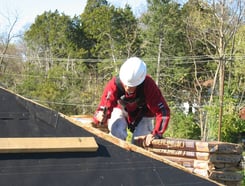 closeuproofing house (1)